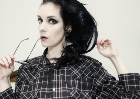 小さなおっぱいオンリーファンズ ホットヌード 写真