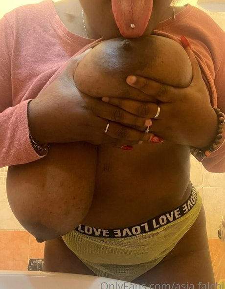 asia falchi ホット女優 ギャラリー