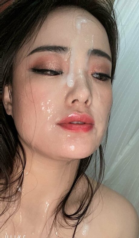 ヌード熟女オンリーファンズ トップ 画像