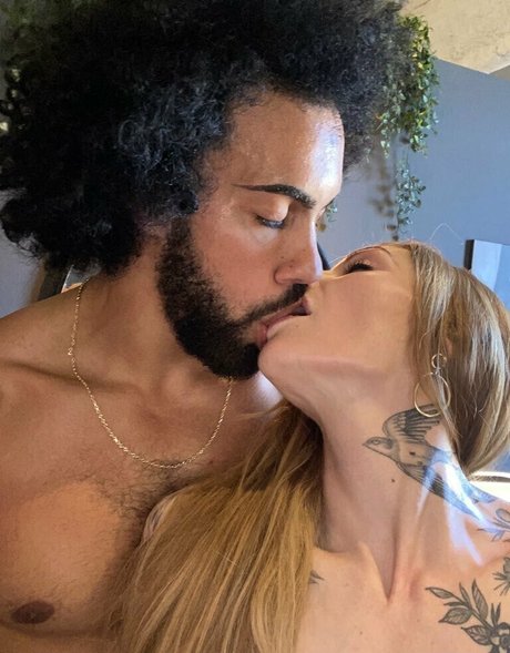 筋肉トランスオンリーファンズ 無料セクシー 写真