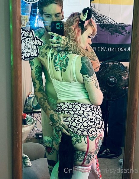 日本の熟女オンリーファンズ エロ 画像