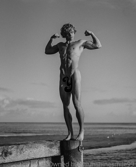 小人オンリーファンズ 美しい裸 画像