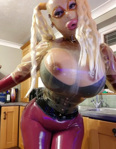 成熟した偽のおっぱいオンリーファンズ xxx 写真