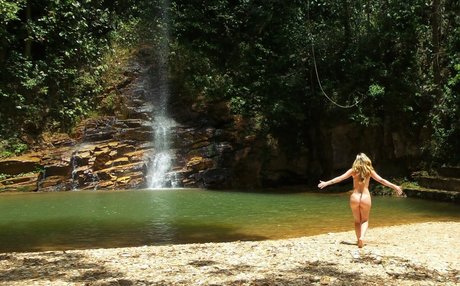 ジャークオンリーファンズ ホットヌード 画像