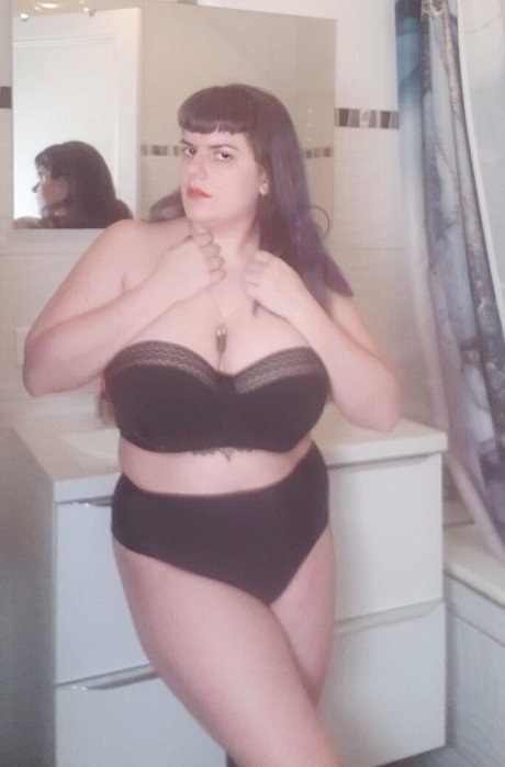 ボディビルダーヌードオンリーファンズ 無料エロ 写真