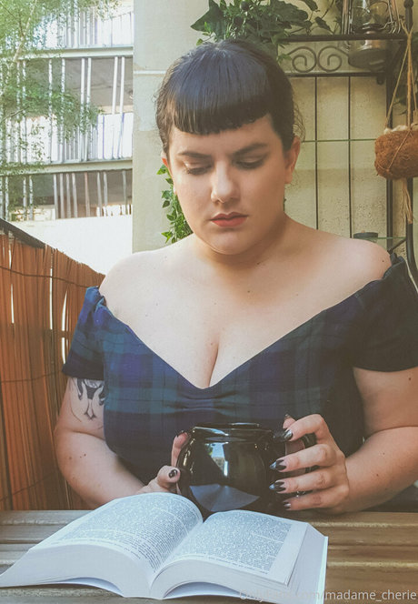 フィットネスガールズオンリーファンズ セクシー裸 写真