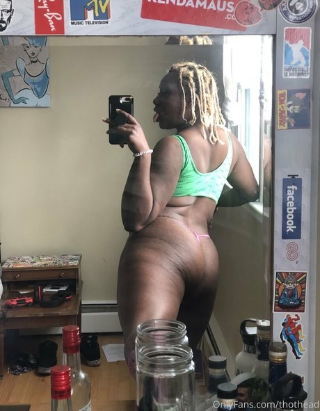 thothead 裸のモデル 画像