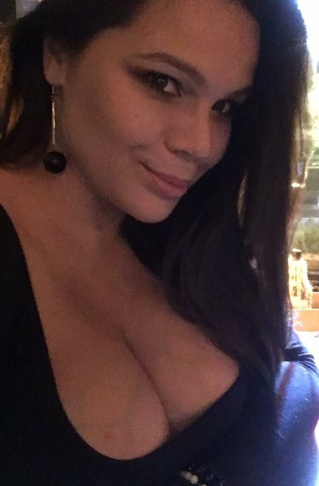 巨乳オナニーオンリーファンズ ヌード 画像