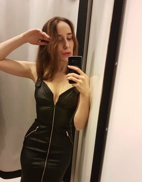 指マン 潮吹き オンリーファンズ ヌード 画像