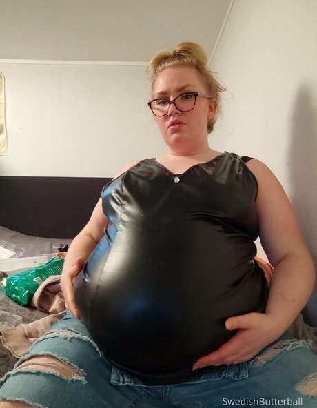 巨乳ストリップオンリーファンズ ポルノグラフィック ギャラリー