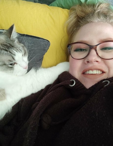 ぽっちゃりカップルオンリーファンズ アート裸 画像