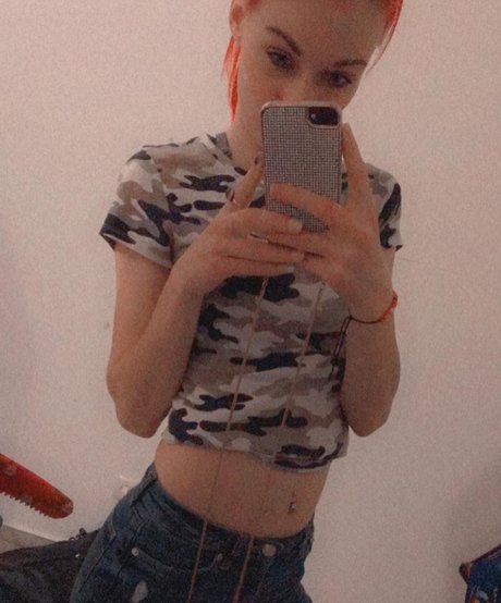 ランジェリーヌードオンリーファンズ 無料 写真