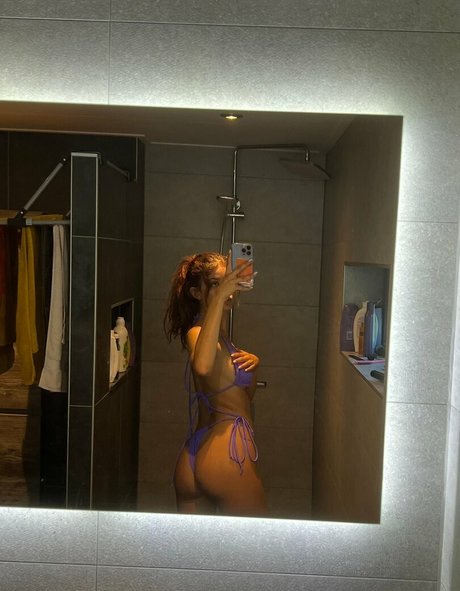 Isabella Kroon アートモデル 写真