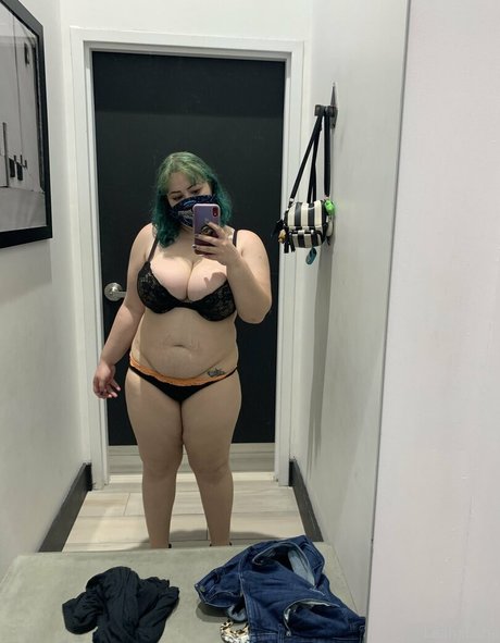 お尻を広げるオンリーファンズ 無料裸 画像