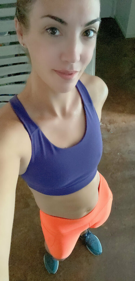 熟女のおっぱいオンリーファンズ ポルノ 写真