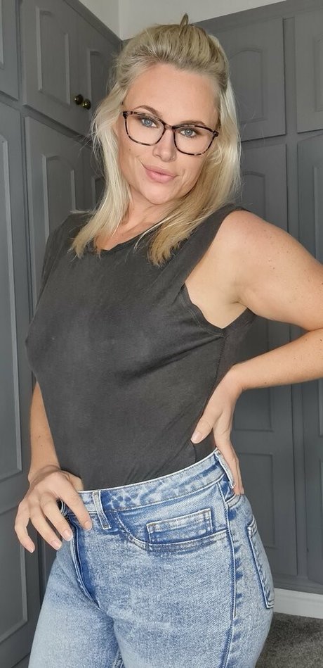 フィットネスプッシーオンリーファンズ HD 写真