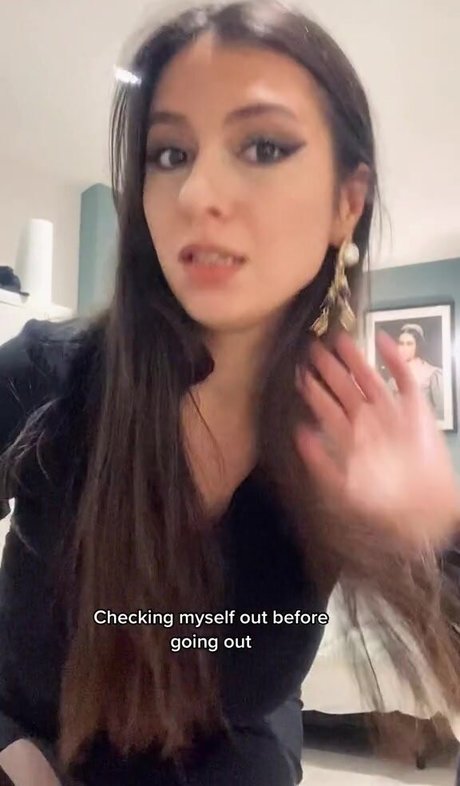 Gulia ヌード女優 写真