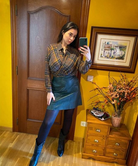 Gulia ポルノ女優 写真