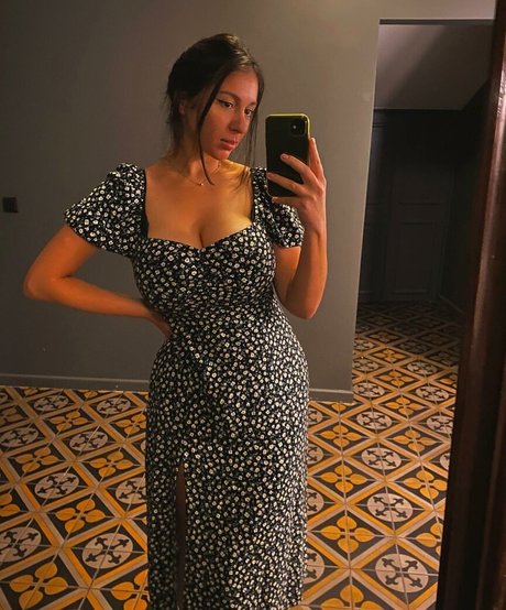 Gulia エロティックなスター 写真