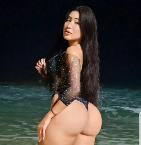 巨乳タトゥーオンリーファンズ ホットポルノ 写真