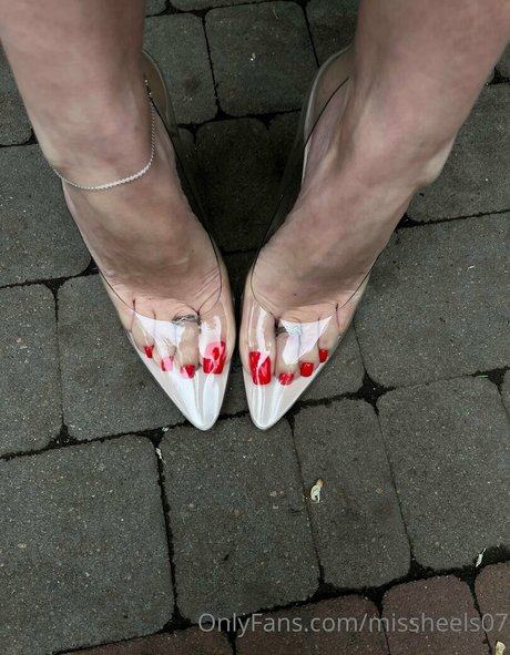 曲線美の女の子オンリーファンズ ホットヌード 画像