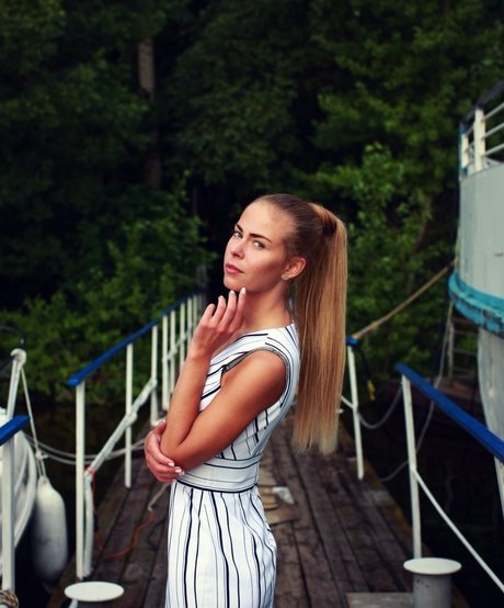 ホステスオンリーファンズ えろ 画像