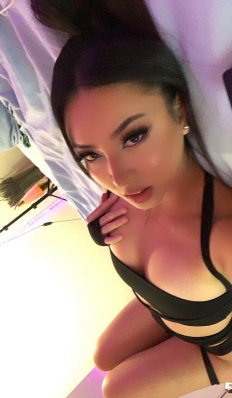 巨乳タトゥーオンリーファンズ xxx 画像