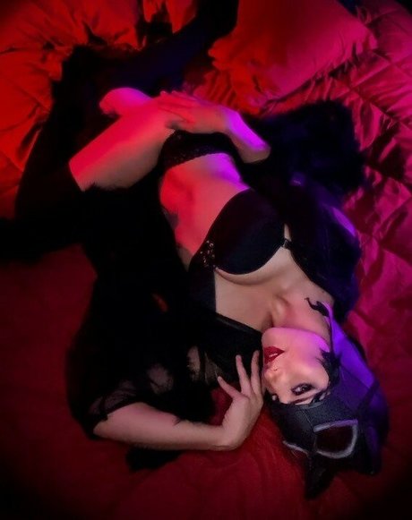 トランス熟女オンリーファンズ 美しいヌード 写真