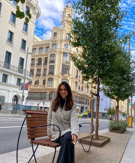 尖ったおっぱいオンリーファンズ HD ギャラリー