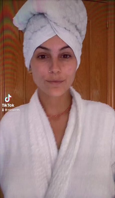 レズビアン乱交オンリーファンズ 無料ヌード 写真