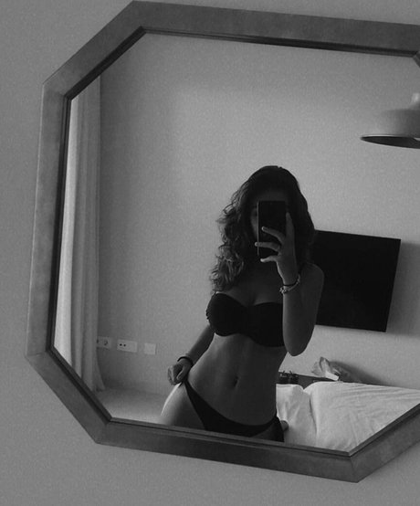 ティーンランジェリーオンリーファンズ ポルノ ギャラリー