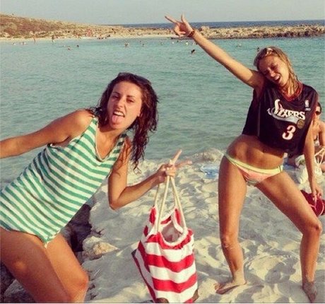 アウトドア 熟女 オンリーファンズ 素敵 画像