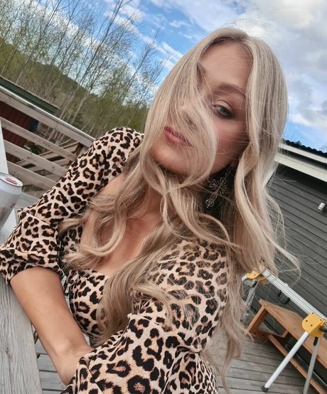 3P オンリーファンズ 無料セクシー 写真