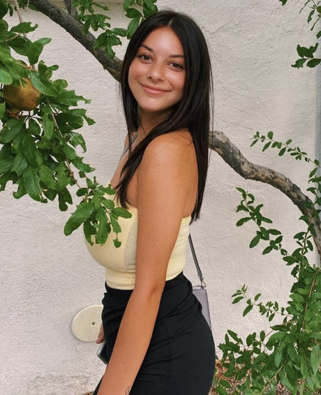 Faith Flores セックス女優 写真