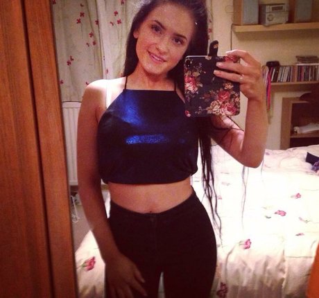 濃厚なヌードオンリーファンズ 裸 ギャラリー