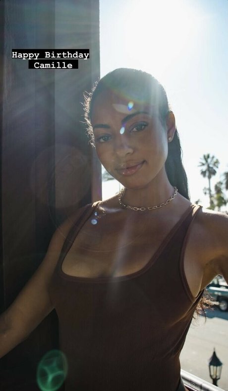 Camille Hyde ポルノスター ホット 写真