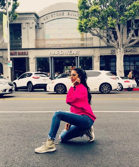 Camille Hyde スター ヌード ギャラリー