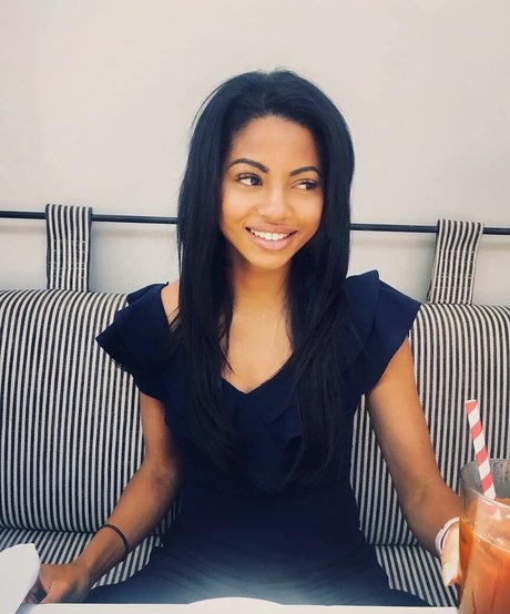 Camille Hyde ポルノスター ヌード 写真