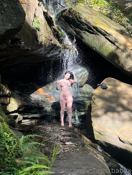 Valkyrie May ポルノスター ヌード 写真