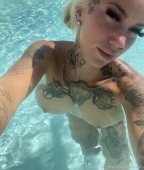 モンスターコックオンリーファンズ ホット裸 写真