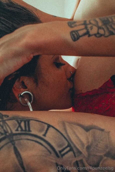 ティックトックスター オンリーファンズ 可愛い 写真