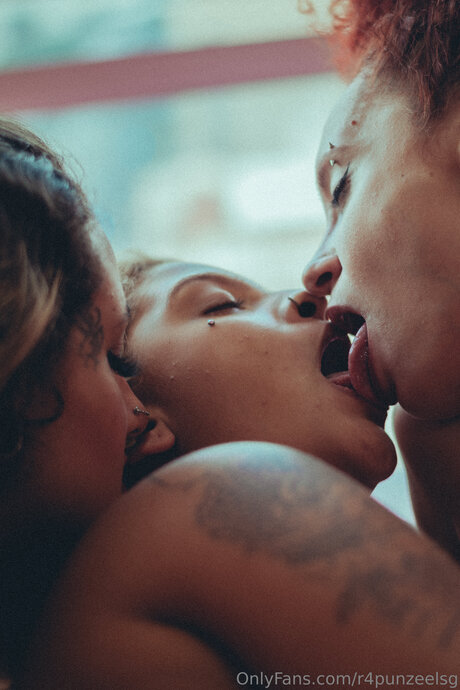 乳首 オンリーファンズ セクシーヌード アーカイブ