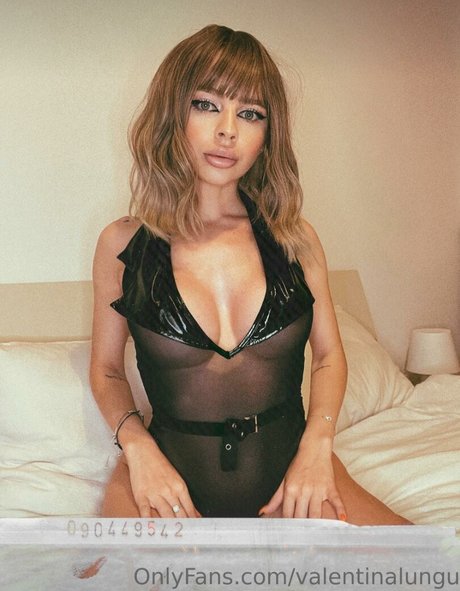 Valentina Lungu アートスター 写真