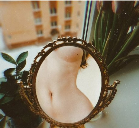 ヌード妻オンリーファンズ 美しい裸 写真