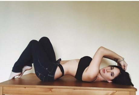 金髪の小人オンリーファンズ 無料裸 写真