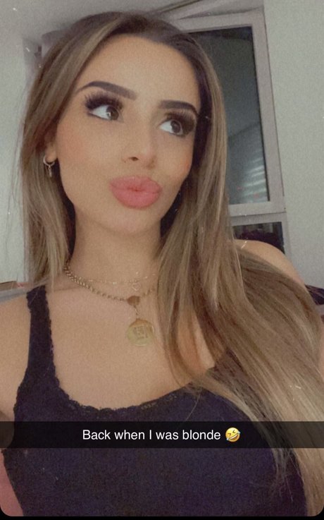 Celina Sharma ヌード女優 ギャラリー