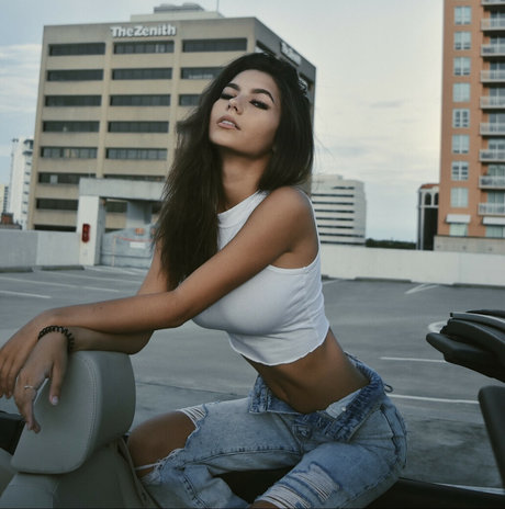 Carly jb モデル 画像