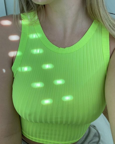 曲線美のティーンズオンリーファンズ 無料セックス 画像