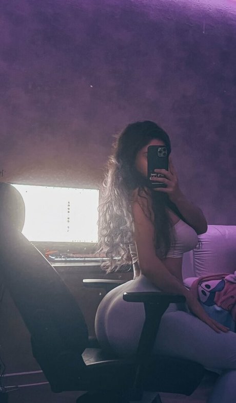 ぽっちゃりブロンドのオンリーファンズ ホット 画像