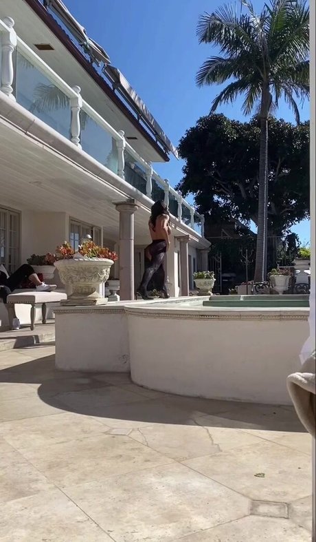 ブラジルのティーンオンリーファンズ セクシーヌード ギャラリー